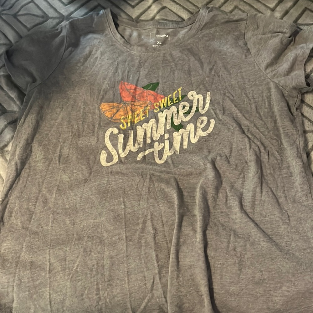 Sonoma Graphic Tee, Size XL.